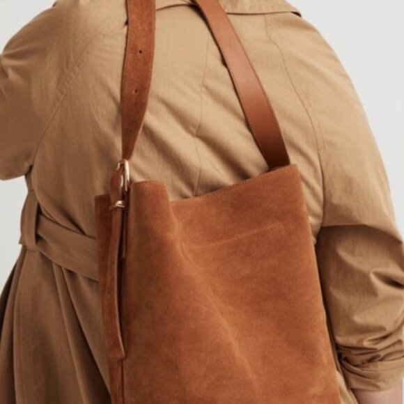 NWT Madewell The Essential Bucket Tote: Caramel Suede SOLD OUT ONLINE - Picture 2 of 10